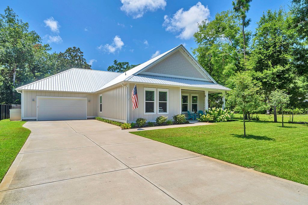 215 Ricker Ave - Property Image
