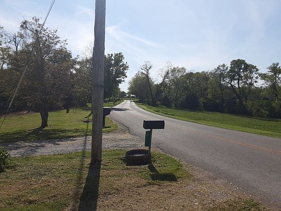 4th image of 1136 College Hill Rd