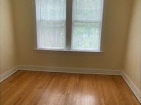 4th image of 1238-40 Oak Ave #34