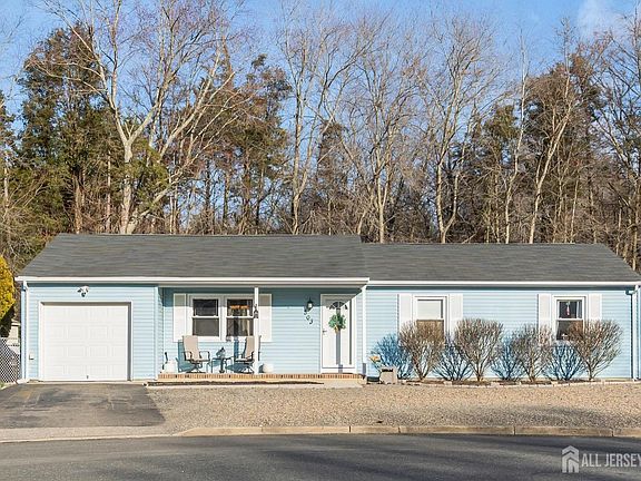3rd image of 503 Knollwood Ct