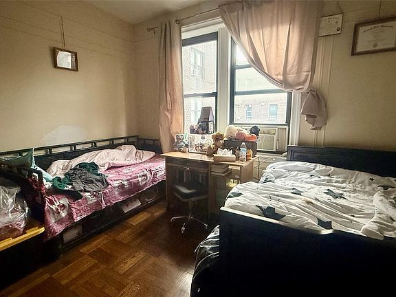 5th image of 4220 Kissena Boulevard #E18
