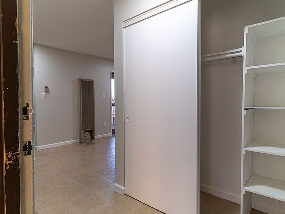 5th image of 43610 Ellsworth St APT 4