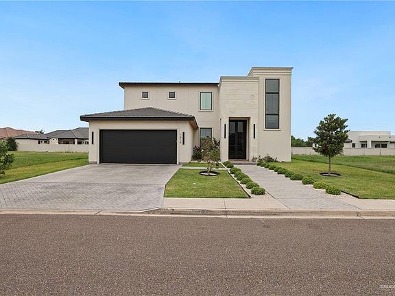 2nd image of 1618 Villa Centenario St