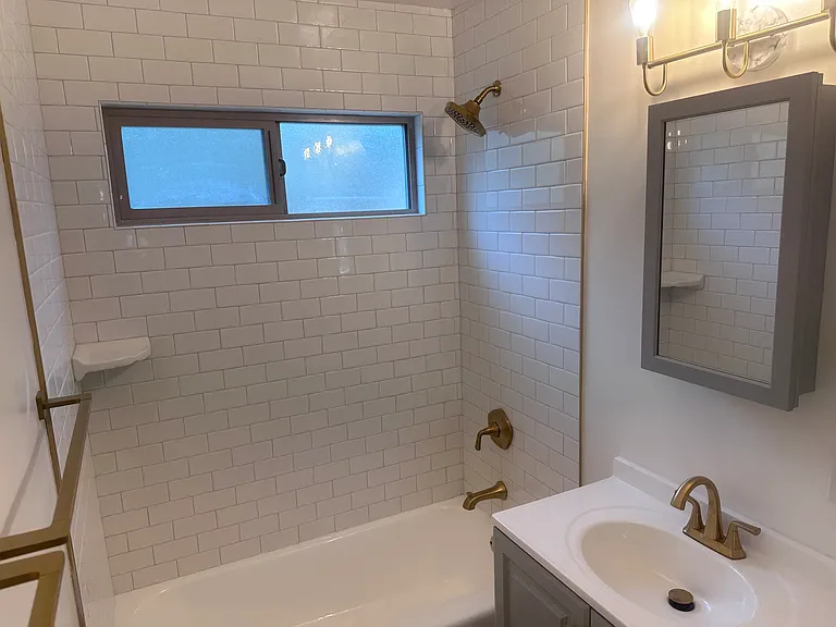 Sussex House Apartments — Photo 43