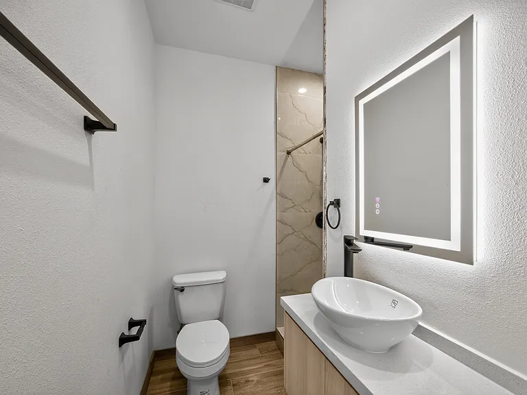 1223 W 37th Dr #1 — Photo 23