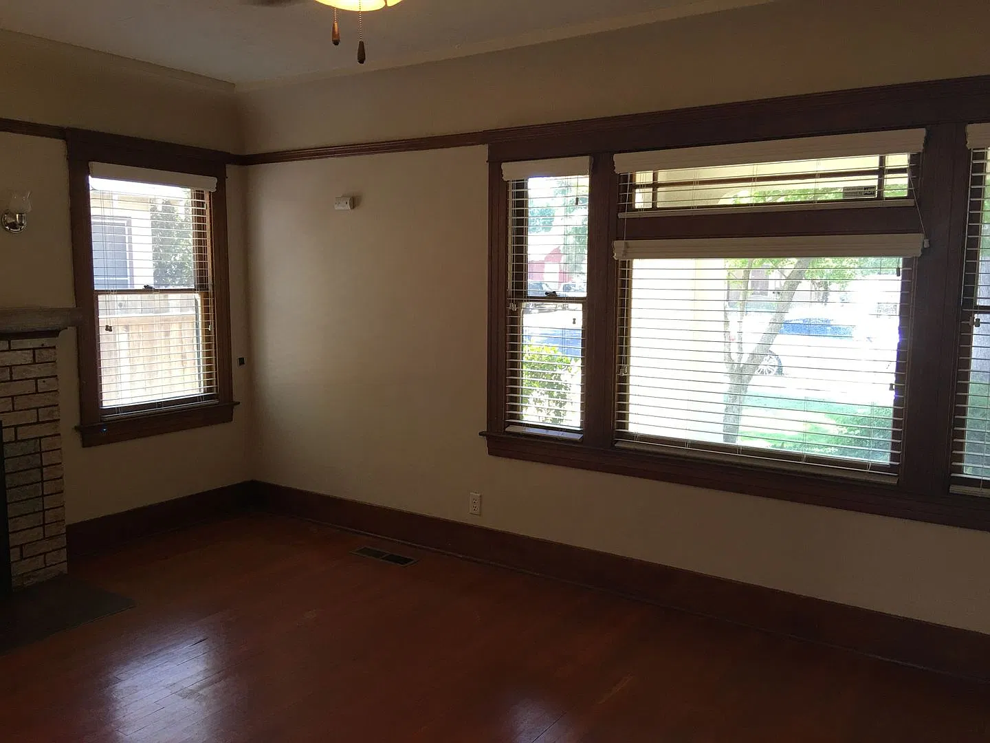 Charming Tower Bungalow for Rent — Photo 4