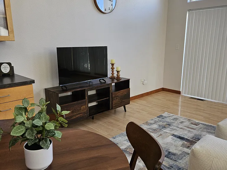 24 Grand Ave — Photo 17