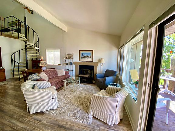 3rd image of 555 Lake St #11