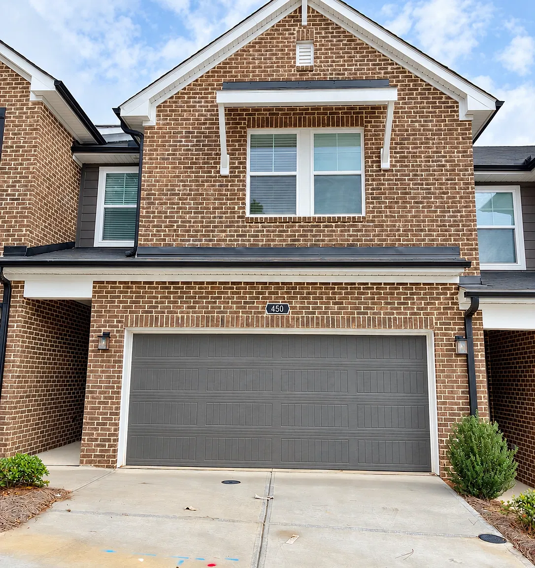 3 bed, 2.5 bath, 1919 sqft, $2,300 — Photo 1