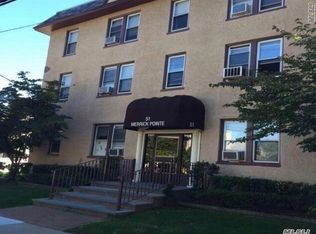 51 Smith St APT C2, Merrick, NY 11566