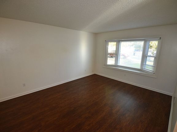 5th image of 4218 Galbrath Dr