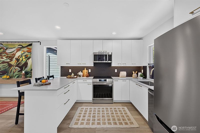 5th image of 4105 25th Avenue SW