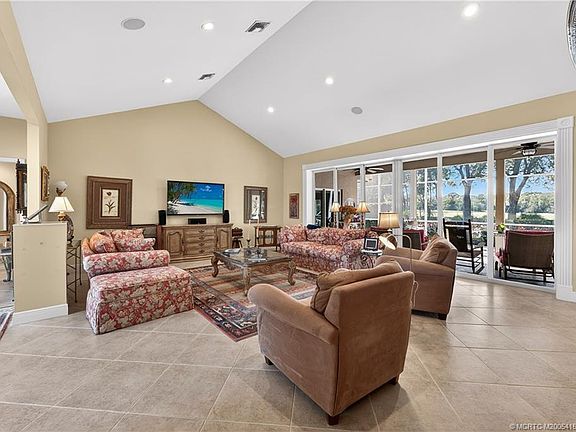 4th image of 1549 NW Sweet Bay Cir