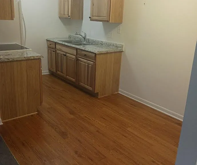 1637 S Riverside Ave #1 — Photo 2