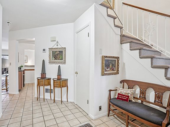 3rd image of 34 Palisades Ave