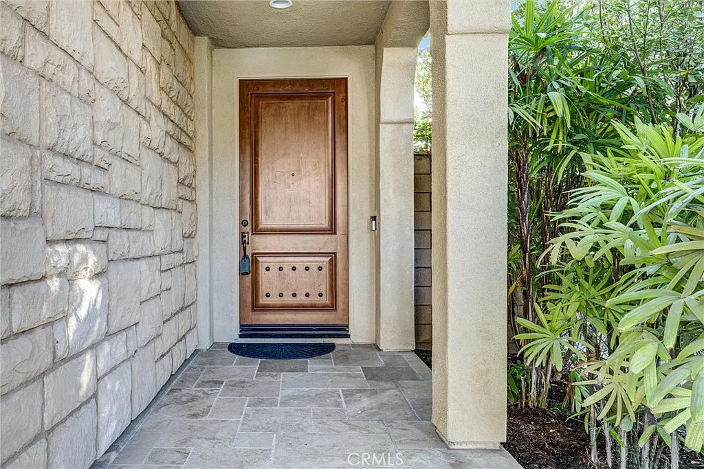 4 bed, 4.5 bath, 3940 sqft, $8,500 — Photo 2