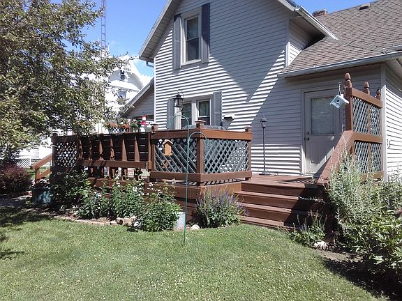 Back of house w/deck