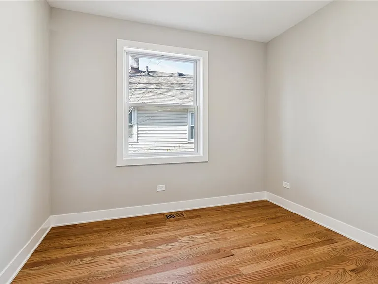 302 Hughes Ave — Photo 10