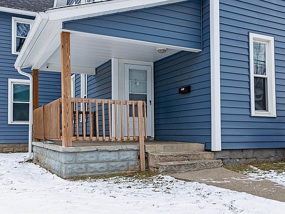 2nd image of 301 Spencer St NE