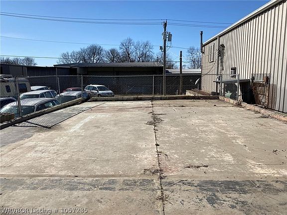 3rd image of 1610 Towson Ave
