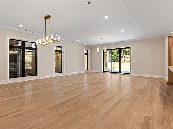 4th image of 405 W Armitage Ave #2S