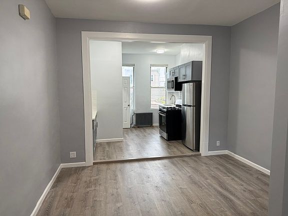 3rd image of 857 Woodward Ave APT 2R