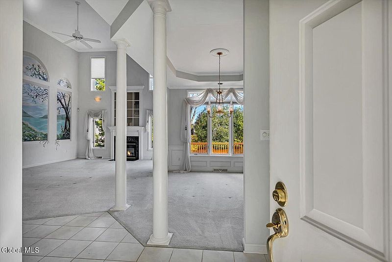 5th image of 2467 Nott ST E