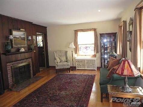 2nd image of 2096 Beech St