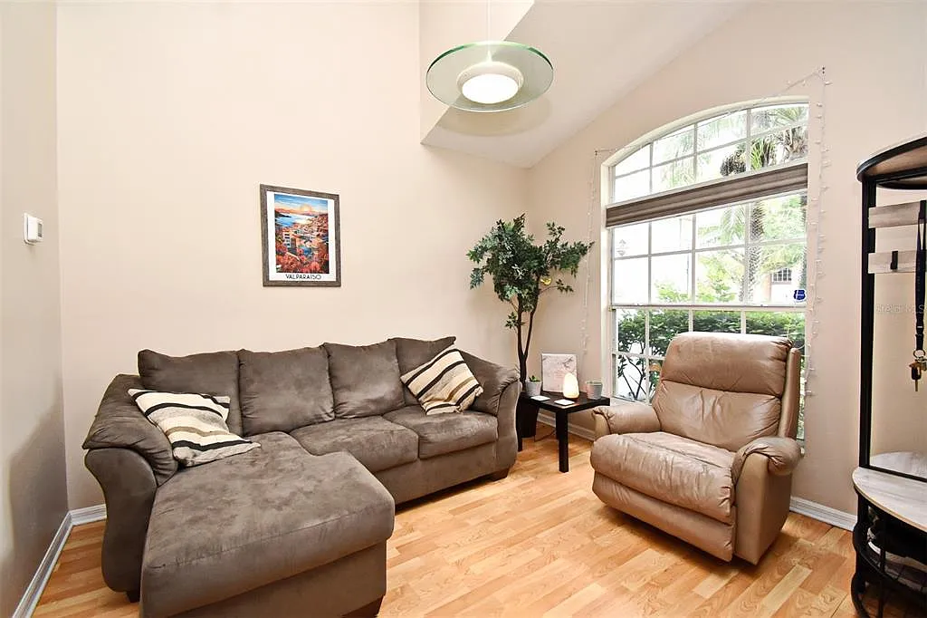 3 bed, 2.0 bath, 1740 sqft, $2,950 — Photo 4