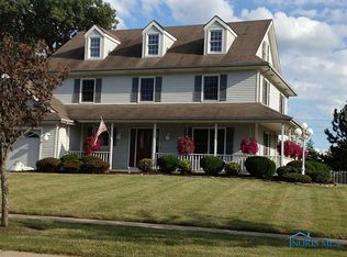 1120 Valley Bluff Dr, Perrysburg, OH 43551