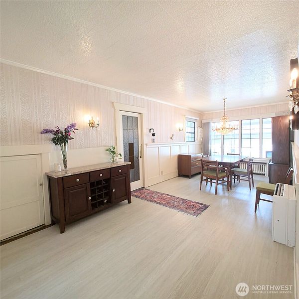 2nd image of 723 5th Avenue NW