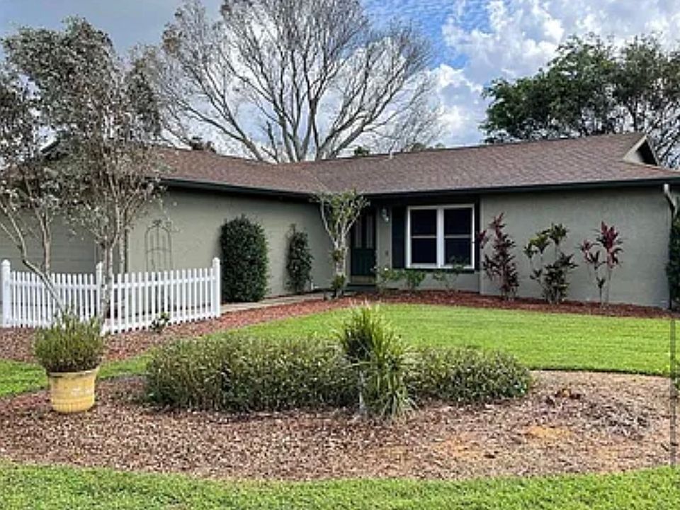 Front view of property.