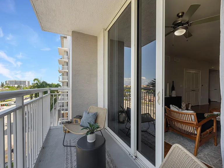 1640 Victoria Park — Photo 12