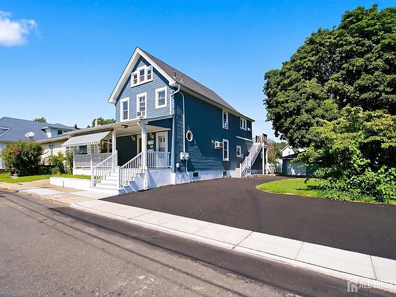 4th image of 393 Prospect St