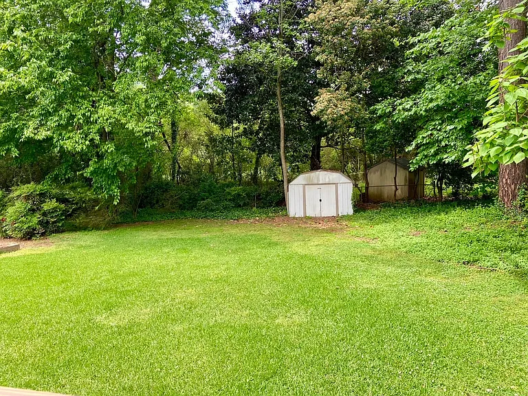 2502 Woodridge Dr — Photo 20