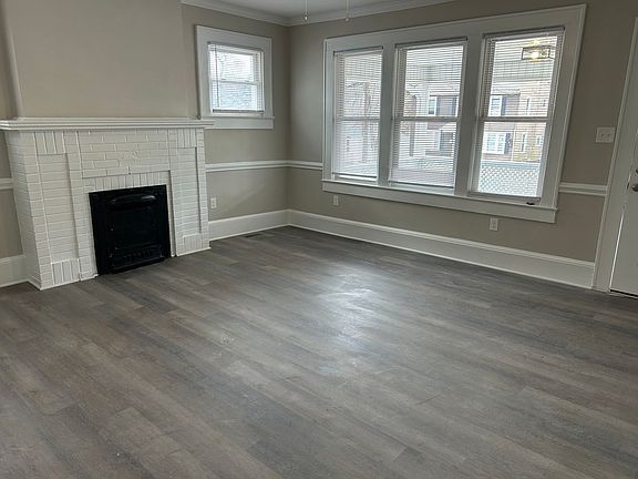 4th image of 2423 N Patterson Ave