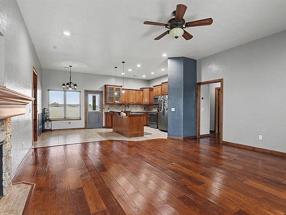 5th image of 403 Scissor Tail Ln