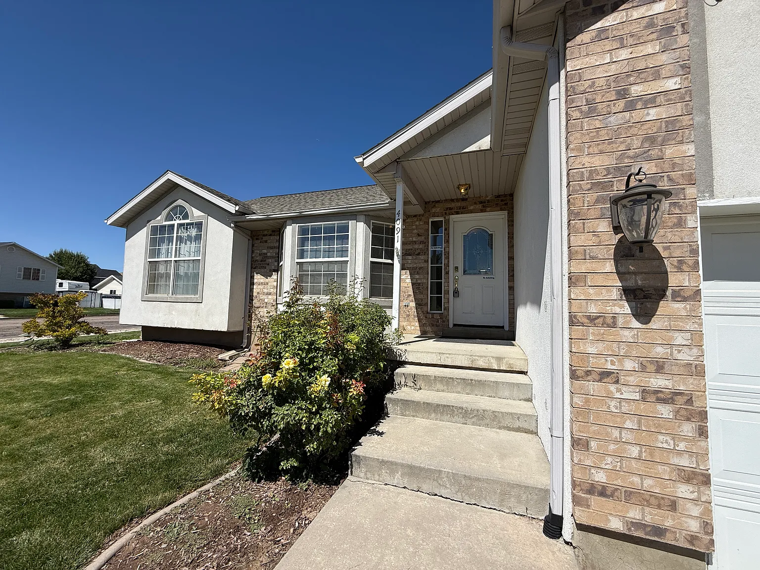 5 bed, 3066 sqft, $3,065 — Photo 2