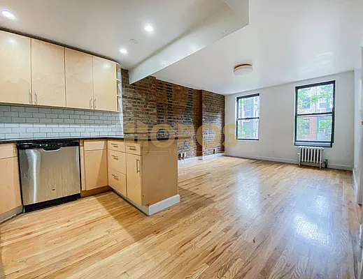 Rented by City Connections Realty | media 14