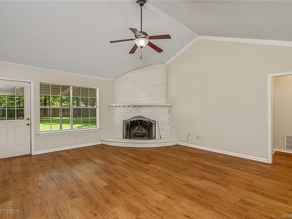 5th image of 102 Deerwood Ln