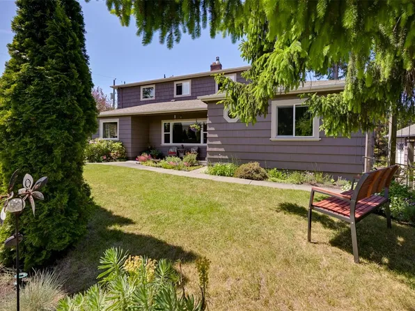 1718 Garnet Rd, Saanich, BC V8P 3C8