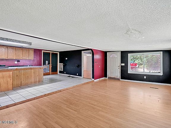 4th image of 5717 Pine Street NE