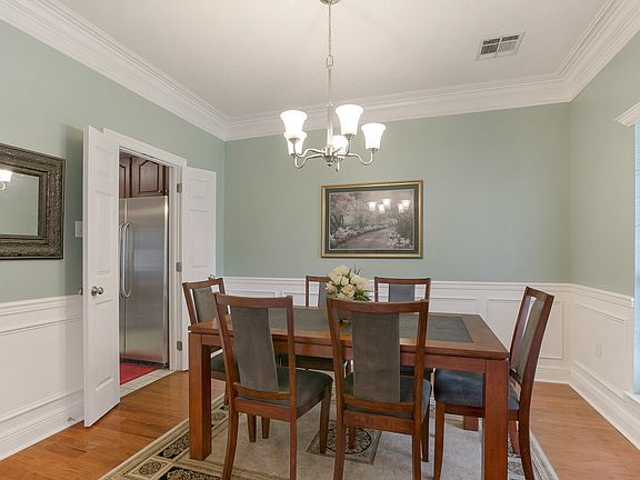 4th image of 122 Wisteria Ln