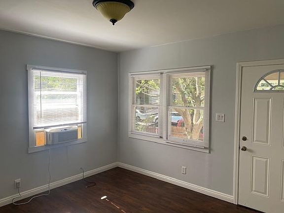 4th image of 17 Esther St #17