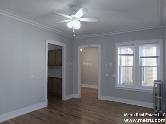 3rd image of 6532 N Lakewood Ave APT 9