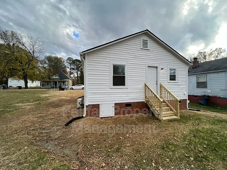 215 Temple Ave — Photo 18