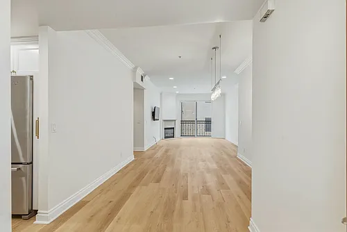 1444 S Point View St #204 Photo 1