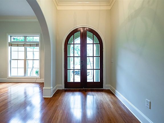 3rd image of 264 Oak Park Dr