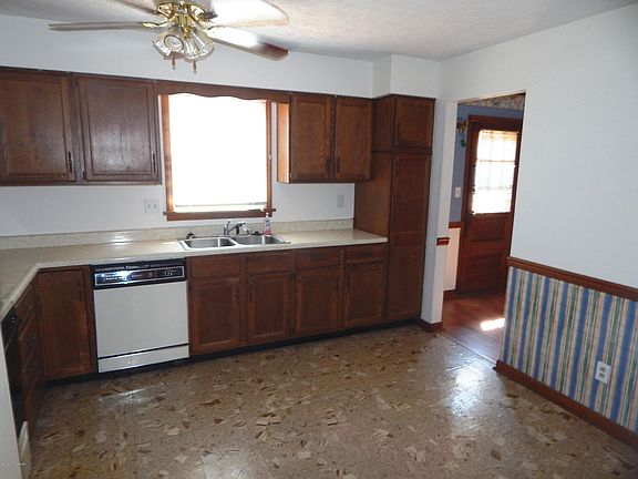 3rd image of 3702 Baymeadow Dr