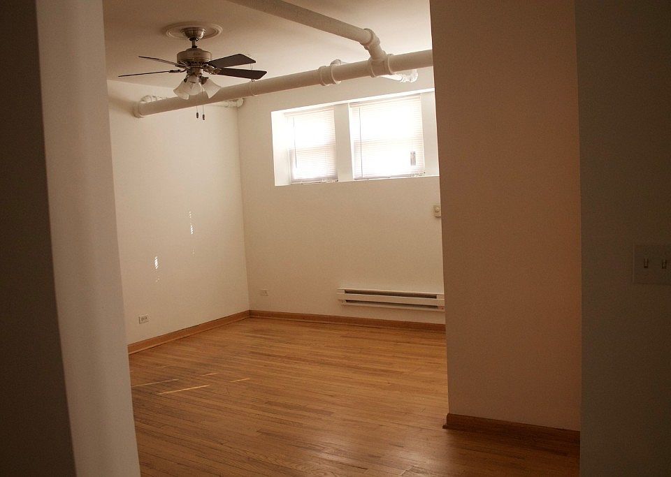 2nd image of 833 Dobson St Bsmt Garden